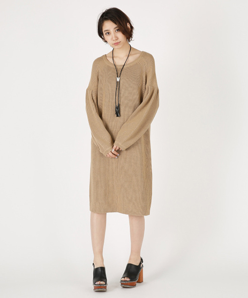 MOUSSY（マウジー）の「VOLUME ARM KNIT DRESS（ワンピース・レディース・トップグレー/ブラック/ベージュ・FREE）」の3枚目の写真