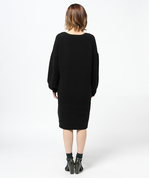 MOUSSY（マウジー）の「VOLUME ARM KNIT DRESS（ワンピース・レディース・トップグレー/ブラック/ベージュ・FREE）」の6枚目の写真