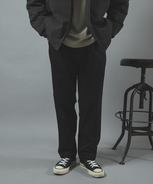 ITEMS URBANRESEARCH（アイテムズ アーバンリサーチ）の「ストレッチツイル 1-tuck トラウザー（その他パンツ・メンズ・ブラック/ベージュ/ネイビー・LARGE/MEDIUM）」の2枚目の写真