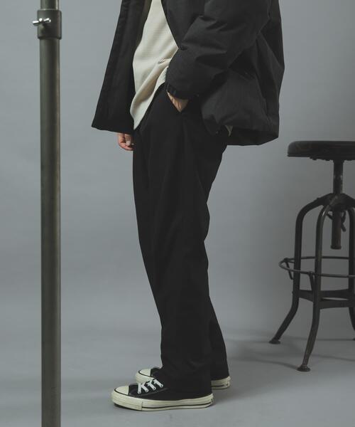 ITEMS URBANRESEARCH（アイテムズ アーバンリサーチ）の「ストレッチツイル 1-tuck トラウザー（その他パンツ・メンズ・ブラック/ベージュ/ネイビー・LARGE/MEDIUM）」の4枚目の写真