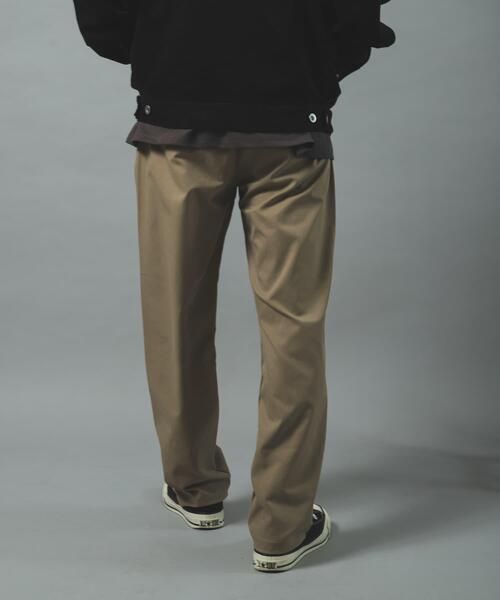 ITEMS URBANRESEARCH（アイテムズ アーバンリサーチ）の「ストレッチツイル 1-tuck トラウザー（その他パンツ・メンズ・ブラック/ベージュ/ネイビー・LARGE/MEDIUM）」の10枚目の写真