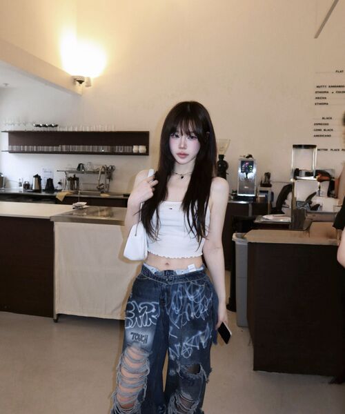 NO EXTRA TOUCH(ノー・エクストラ・タッチ)の「Hand-painted distressed denim pants (blue) / 26SMPT001BL(デニムパンツ・レディース・ブルー・LARGE/SMALL/MEDIUM)」の13枚目の写真
