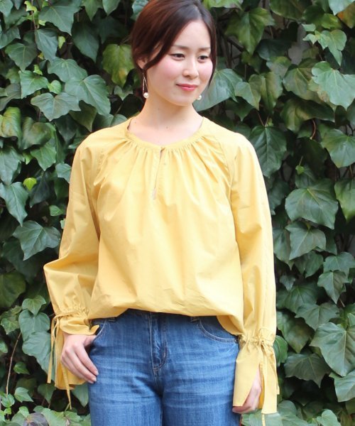 ivory court（アイボリーコート）の「タイプライターギャザーカフスブラウス◆（シャツ/ブラウス・レディース・ネイビー/イエロー/ピンク・FREE）」の3枚目の写真