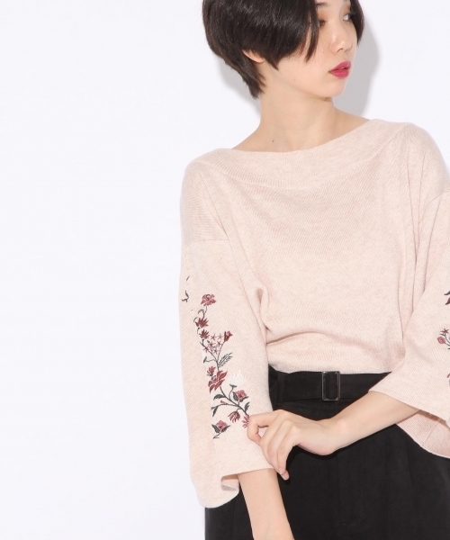 niko and...（ニコアンド）の「袖刺繍2WAYプルオーバー（ニット/セーター・レディース・パープル/ネイビー/オフホワイト/チャコール・MEDIUM/LARGE）」の2枚目の写真