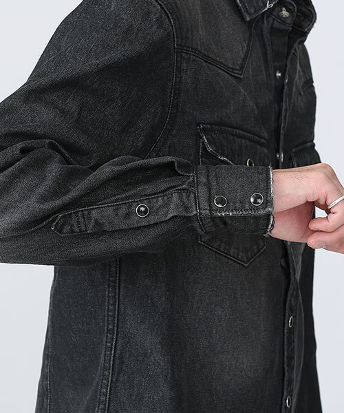 NANO universe(ナノユニバース)の「//8ozデニムシャツ(シャツ/ブラウス・メンズ・ブラック/ライトインディゴブルー/ダークインディゴブルー/グレー・LARGE/MEDIUM/SMALL/X-LARGE)」の15枚目の写真