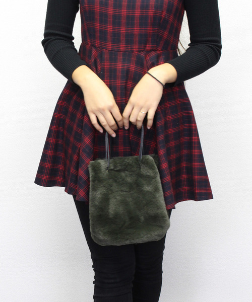 Beau're（ヴュレ）の「Beaure ビュレ フェイクファー 巾着バッグ M（ショルダーバッグ・レディース・グレー/グリーン/レオパード/ネイビー/ベージュ・FREE）」の3枚目の写真