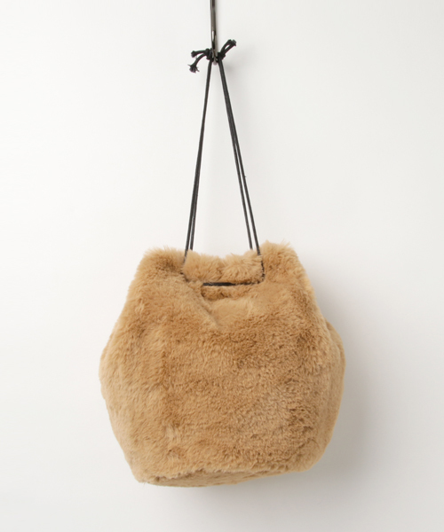 Beau're（ヴュレ）の「Beaure ビュレ フェイクファー 巾着バッグ M（ショルダーバッグ・レディース・グレー/グリーン/レオパード/ネイビー/ベージュ・FREE）」の10枚目の写真