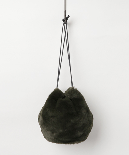 Beau're（ヴュレ）の「Beaure ビュレ フェイクファー 巾着バッグ M（ショルダーバッグ・レディース・グレー/グリーン/レオパード/ネイビー/ベージュ・FREE）」の6枚目の写真