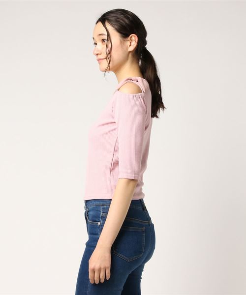 MIIA(ミーア)の「オフショルダーリボントップス(Tシャツ/カットソー・レディース・ピンク/ホワイト系その他/ホワイト/ネイビー・FREE)」の5枚目の写真