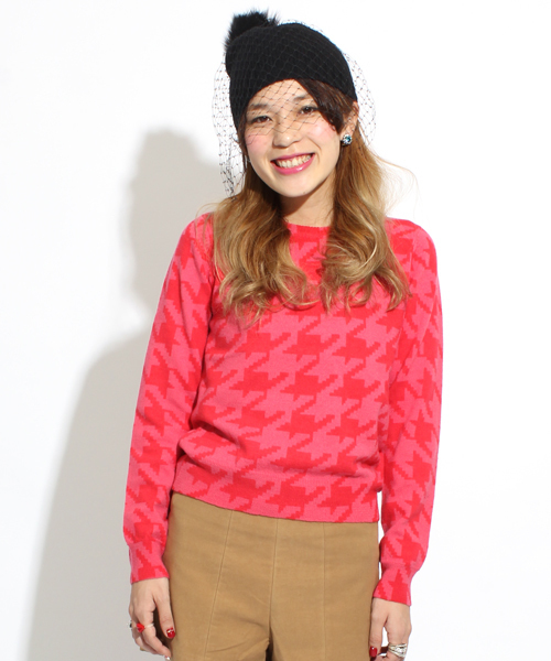 Ray BEAMS(レイビームス)の「Ray BEAMS / 千鳥プリント クルーネックニット(ニット/セーター・レディース・ホワイト×ブラック/レッド系その他・ONE SIZE)」の1枚目の写真