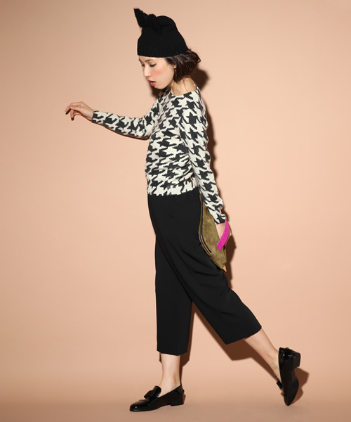 Ray BEAMS(レイビームス)の「Ray BEAMS / 千鳥プリント クルーネックニット(ニット/セーター・レディース・ホワイト×ブラック/レッド系その他・ONE SIZE)」の9枚目の写真