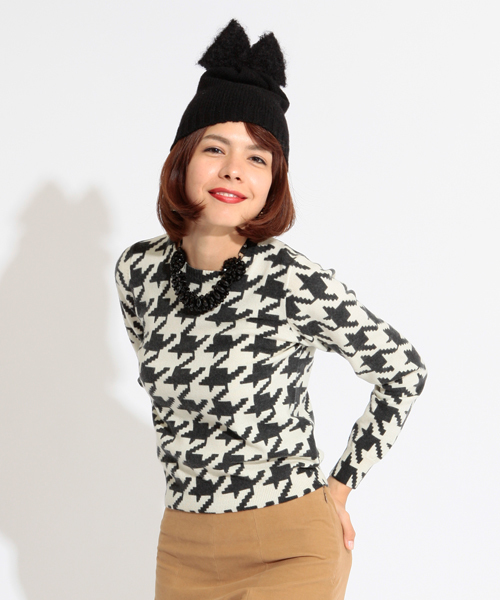 Ray BEAMS(レイビームス)の「Ray BEAMS / 千鳥プリント クルーネックニット(ニット/セーター・レディース・ホワイト×ブラック/レッド系その他・ONE SIZE)」の7枚目の写真