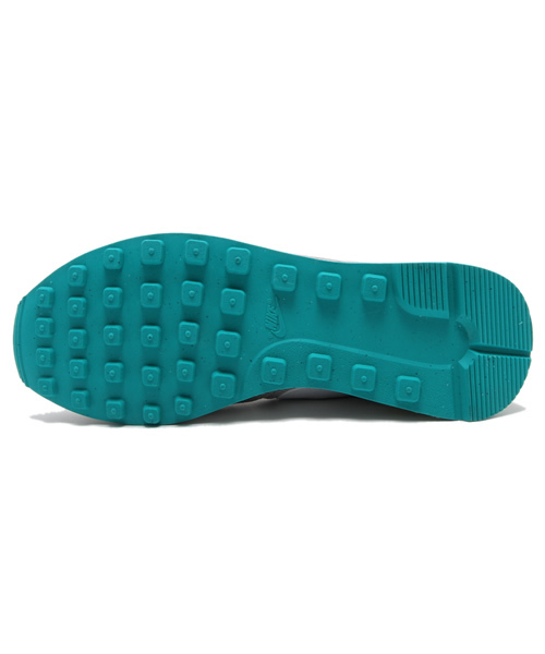 NIKE（ナイキ）の「ナイキ ウィメンズ インターナショナリスト WMNS NIKE INTERNATIONALIST 629684-002（スニーカー・メンズ・シルバー・23.5cm/24.5cm/23cm/24cm/27cm/26.5cm）」の4枚目の写真