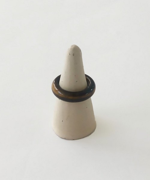 TODAYFUL(トゥデイフル)の「ストーンプレーンリング(リング・レディース・ブラック/ブラウン/ベージュ・FREE)」の2枚目の写真