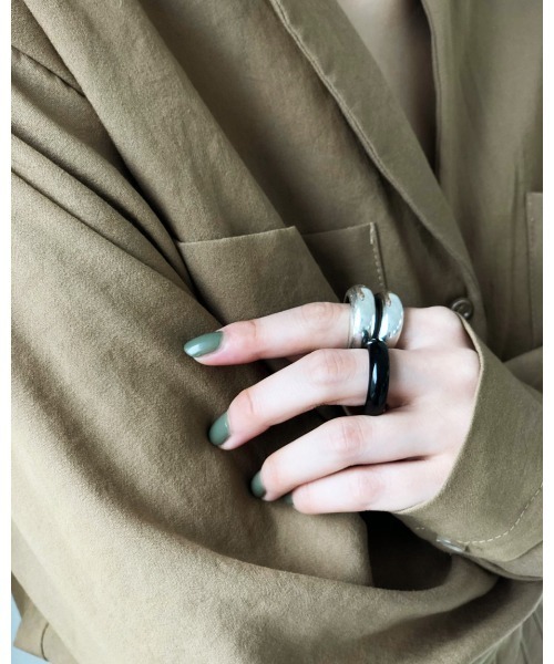 TODAYFUL(トゥデイフル)の「ストーンプレーンリング(リング・レディース・ブラック/ブラウン/ベージュ・FREE)」の6枚目の写真