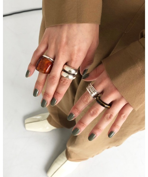 TODAYFUL(トゥデイフル)の「ストーンプレーンリング(リング・レディース・ブラック/ブラウン/ベージュ・FREE)」の7枚目の写真