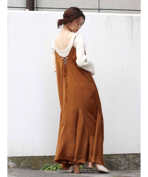 Ungrid(アングリッド)の「ヴィンテージサテンキャミワンピース(ワンピース・レディース・パープル/ブラウン/グリーン・FREE)」の2枚目の写真