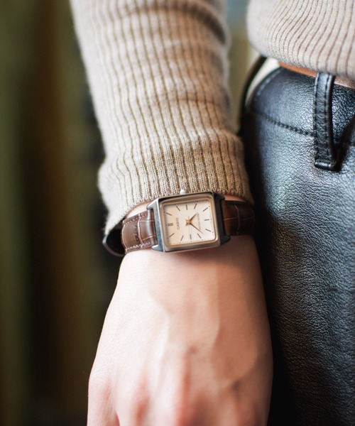 CASIO（カシオ）の「【60】【CASIO（カシオ）】クラシック スクエア レザー（アナログ腕時計・レディース・ホワイト/ホワイト系その他/ブラック/シルバー/シルバー系その他/ゴールド/ゴールド系その他・FREE）」の9枚目の写真