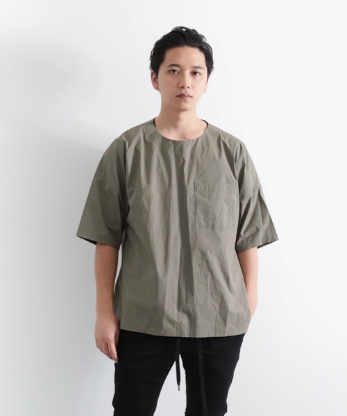 KAZUYUKI KUMAGAI ATTACHMENT（カズユキクマガイアタッチメント）の「タイプライターストレッチ ドロップショルダープルオーバーシャツ S/S（シャツ/ブラウス・メンズ・ネイビー/ライトグレー/グレー系その他/ホワイト/ライトグリーン・1/2/3）」の3枚目の写真