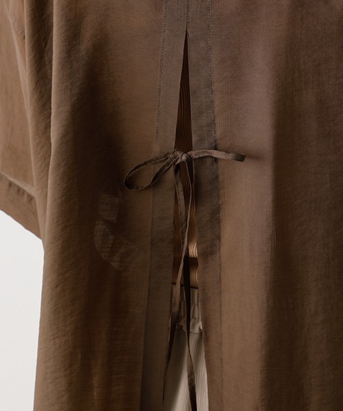 AZUL by moussy（アズールバイマウジー）の「BACK RIBBON SHEER BLOUSE/バックリボンシアーブラウス（シャツ/ブラウス・レディース・ブラック/ブラウン/カーキ・SMALL/MEDIUM）」の12枚目の写真