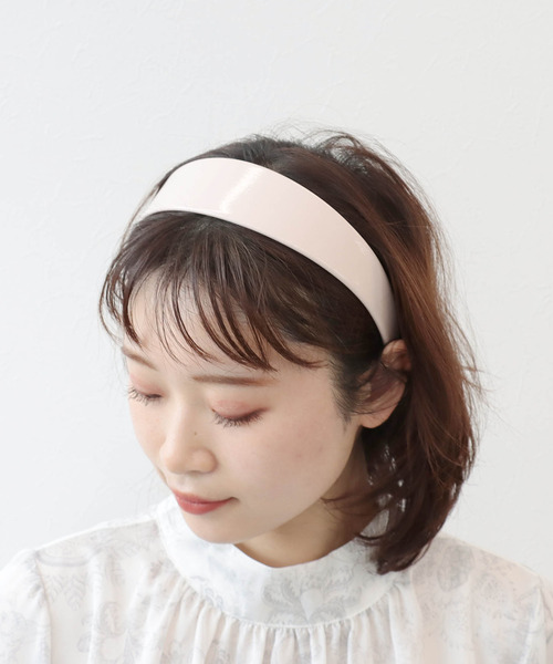 Three Four Time（ｽﾘｰﾌｫｰﾀｲﾑ）の「ツヤシンプルカチューシャ（カチューシャ・レディース・ピンク/ブラック/ブルー/ベージュ・FREE）」の4枚目の写真