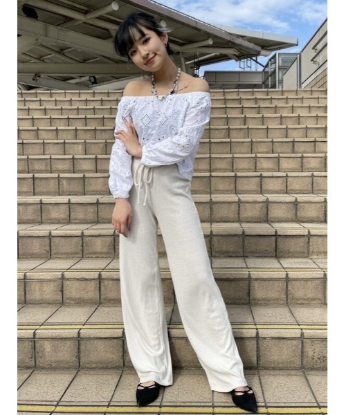 GAP（ギャップ）の「オフショルダー アイレット トップス（シャツ/ブラウス・レディース・ホワイト/ブルー/ブラック・S/M/XS/L/XXS）」の21枚目の写真