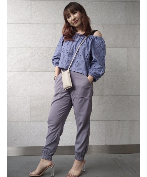 GAP（ギャップ）の「オフショルダー アイレット トップス（シャツ/ブラウス・レディース・ホワイト/ブルー/ブラック・S/M/XS/L/XXS）」の4枚目の写真