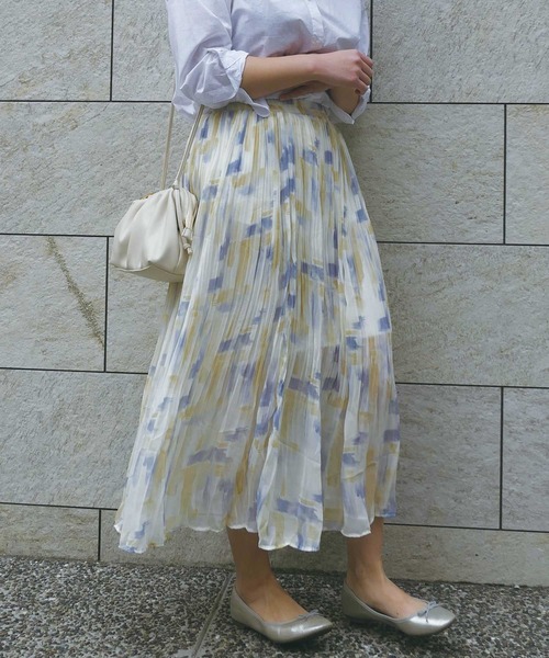 CORNERS（コーナーズ）の「ペイント柄プリーツフレアスカート（スカート・レディース・ベージュ/イエロー/ブルー・M）」の3枚目の写真