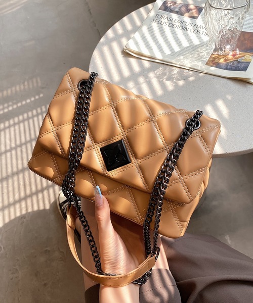 aimoha（アイモハ）の「キルティングショルダー（ショルダーバッグ・レディース・ホワイト/ブラック/ブルー/ベージュ・FREE）」の3枚目の写真