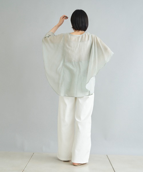 DouDou（ドゥドゥ）の「【WEB限定】ポンチョ風ブラウス（シャツ/ブラウス・レディース・ブラック/グレー/オフホワイト・FREE）」の20枚目の写真