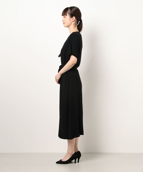 Q（キュー）の「ベルト付きリブワンピース（ワンピース・レディース・ブラック/ベージュ/ブルー・MEDIUM）」の4枚目の写真