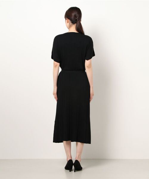 Q（キュー）の「ベルト付きリブワンピース（ワンピース・レディース・ブラック/ベージュ/ブルー・MEDIUM）」の5枚目の写真