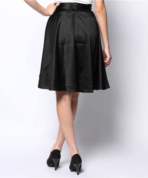 MOUSSY（マウジー）の「SATIN FLARE SKF（スカート・レディース・ブラック/ブラウン・2/0/1）」の4枚目の写真