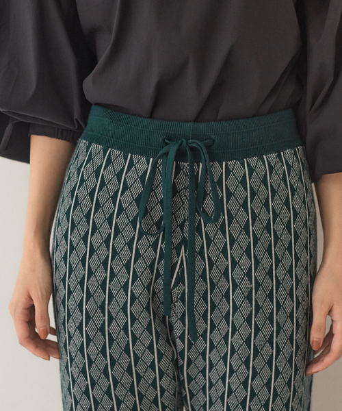 abahouse mavie(アバハウスマヴィ)の「ジャガードニットパンツ(その他パンツ・レディース・ベージュ/グリーン/スミクロ・フリー)」の14枚目の写真