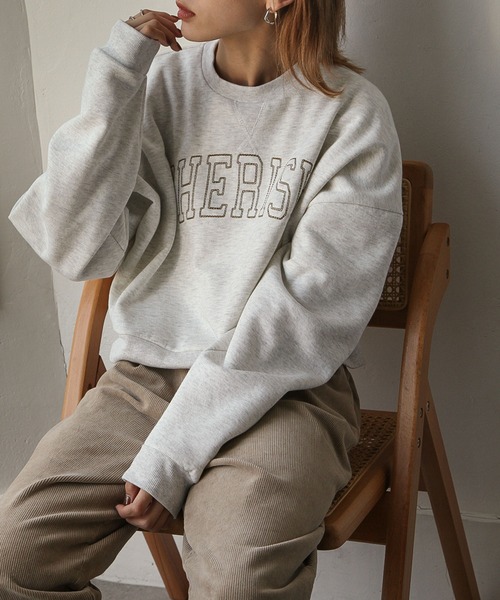Chillfar(チルファー)の「裏起毛カラーロゴステッチスウェット(スウェット・レディース・オートミール/チャコール/アイボリー/ブルー/カーキ/ベージュ/ブラウン/ブラック・MEDIUM/LARGE)」の6枚目の写真