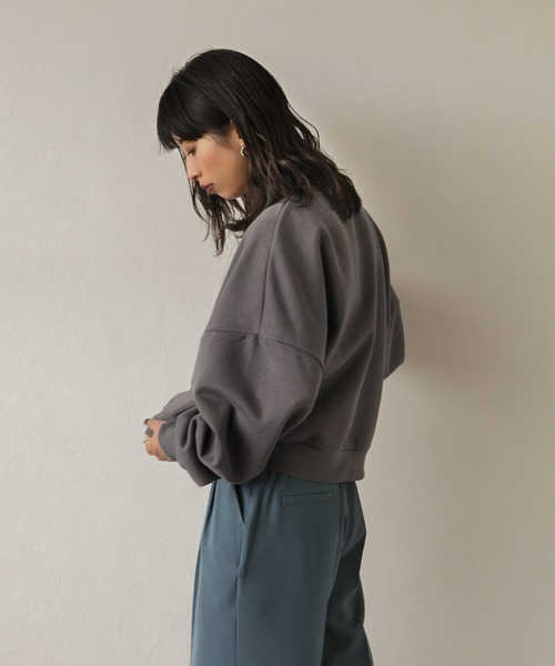 Chillfar(チルファー)の「裏起毛カラーロゴステッチスウェット(スウェット・レディース・オートミール/チャコール/アイボリー/ブルー/カーキ/ベージュ/ブラウン/ブラック・MEDIUM/LARGE)」の16枚目の写真