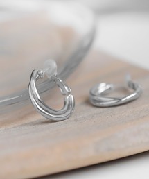 ダブルツイストメタルフープピアス