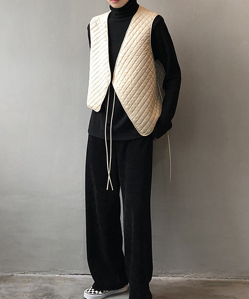 c.u.l（シーユーエル）の「【c.u.l:w】アシンメトリーキルティングコットンベスト culw130（ベスト・レディース・ブラック/アイボリー・M/L）」の3枚目の写真
