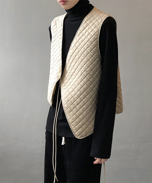 c.u.l（シーユーエル）の「【c.u.l:w】アシンメトリーキルティングコットンベスト culw130（ベスト・レディース・ブラック/アイボリー・M/L）」の4枚目の写真