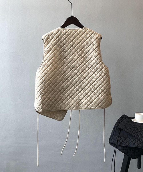 c.u.l（シーユーエル）の「【c.u.l:w】アシンメトリーキルティングコットンベスト culw130（ベスト・レディース・ブラック/アイボリー・M/L）」の18枚目の写真