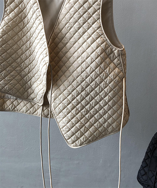 c.u.l（シーユーエル）の「【c.u.l:w】アシンメトリーキルティングコットンベスト culw130（ベスト・レディース・ブラック/アイボリー・M/L）」の21枚目の写真