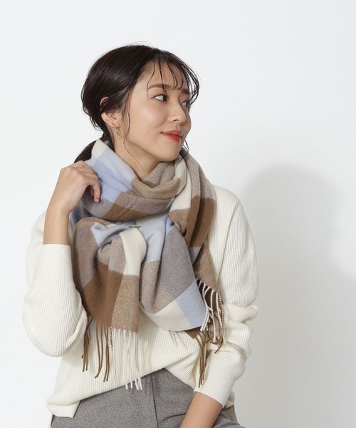 NATURAL BEAUTY BASIC（ナチュラルビューティーベーシック）の「ＴＷＥＥＤＭＩＬＬブロックチェックマフラー（ストール/ショール・レディース・ブラック/キャメル/ブルー・FREE）」の6枚目の写真