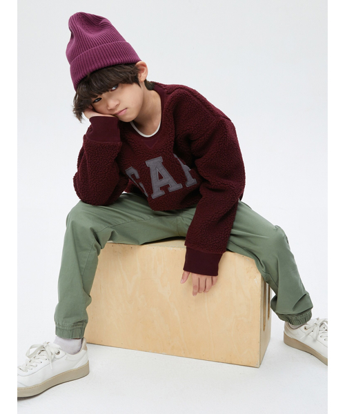 GAP（ギャップ）の「テディ シェルパ Gapロゴ クルーネックセーター (キッズ)（スウェット・キッズ・ワイン/ベージュ/ネイビー・S/M/L/XL/XXL）」の13枚目の写真