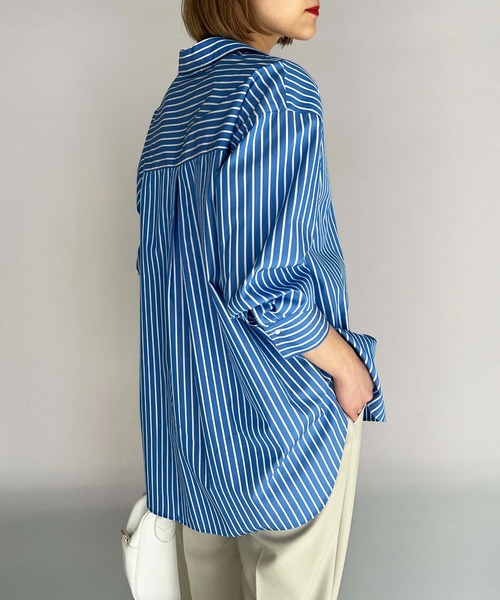 BE NEAT（ビーニート）の「パール釦スキッパーシャツ（シャツ/ブラウス・レディース・ベージュ/サックスブルー・M）」の2枚目の写真