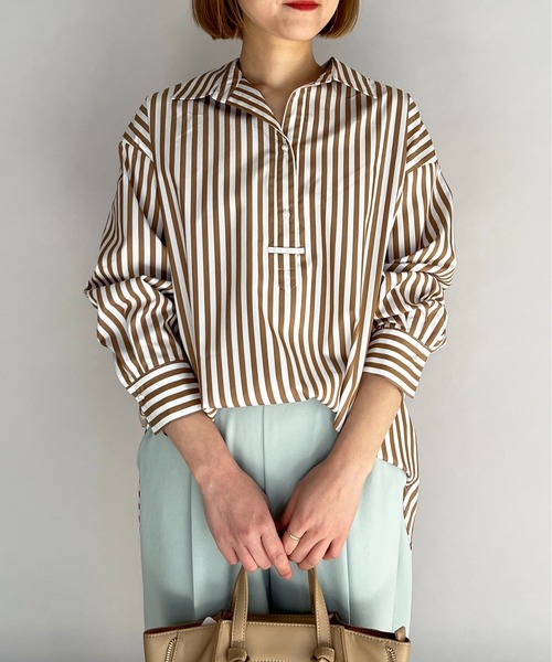 BE NEAT（ビーニート）の「パール釦スキッパーシャツ（シャツ/ブラウス・レディース・ベージュ/サックスブルー・M）」の3枚目の写真