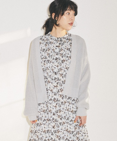 earth music&ecology(アースミュージックアンドエコロジー)の「ショート丈ルーズシルエットカーディガン*(カーディガン/ボレロ・レディース・ピンク/アイボリー/ブルーグレー・FREE)」の1枚目の写真