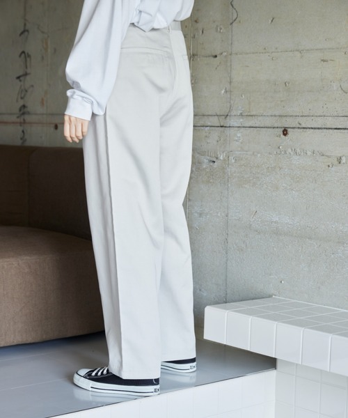 flaner(フラネ)の「Loose tuck pants/ルーズタックパンツ(チノパンツ・レディース・ブラック/オフホワイト/モカ・SMALL/MEDIUM/LARGE)」の4枚目の写真