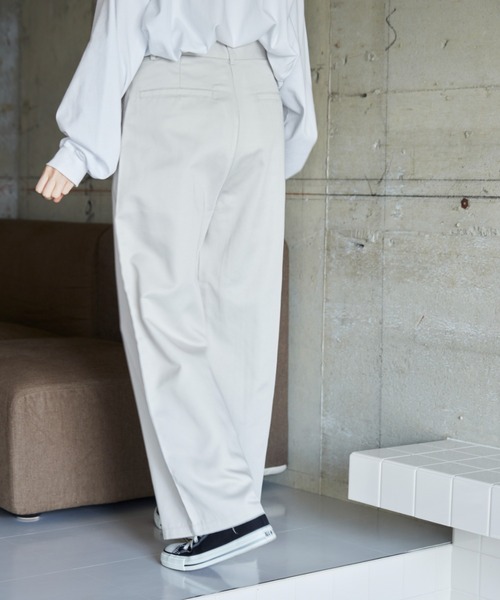 flaner(フラネ)の「Loose tuck pants/ルーズタックパンツ(チノパンツ・レディース・ブラック/オフホワイト/モカ・SMALL/MEDIUM/LARGE)」の5枚目の写真