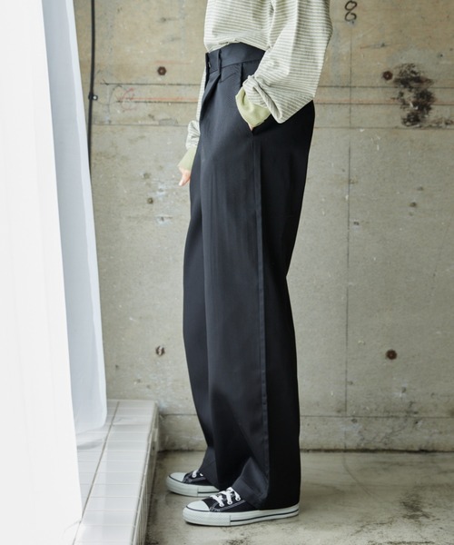 flaner(フラネ)の「Loose tuck pants/ルーズタックパンツ(チノパンツ・レディース・ブラック/オフホワイト/モカ・SMALL/MEDIUM/LARGE)」の16枚目の写真