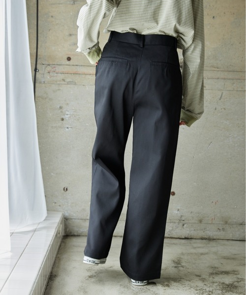 flaner(フラネ)の「Loose tuck pants/ルーズタックパンツ(チノパンツ・レディース・ブラック/オフホワイト/モカ・SMALL/MEDIUM/LARGE)」の15枚目の写真